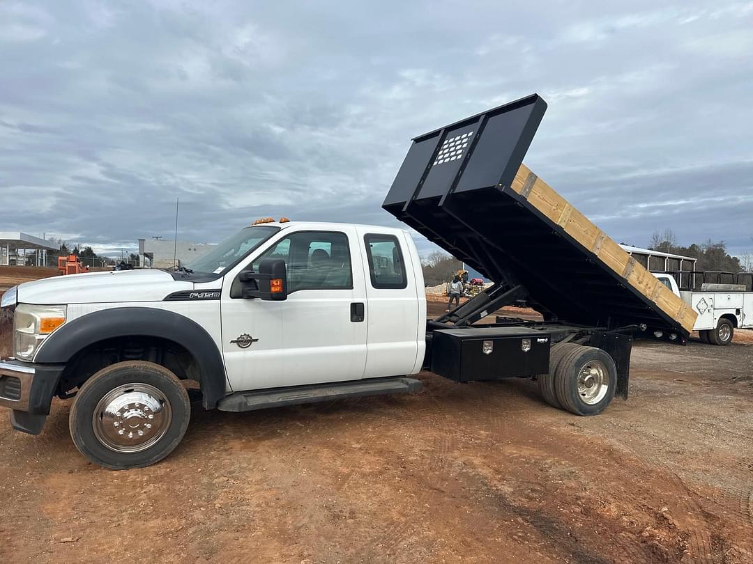 Image of Ford F-550 Primary image