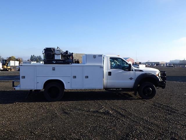 Image of Ford F-550 equipment image 2