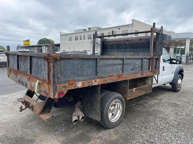 Image of Ford F-550 equipment image 2