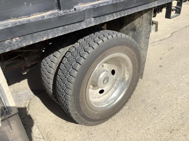 Image of Ford F-550 equipment image 3