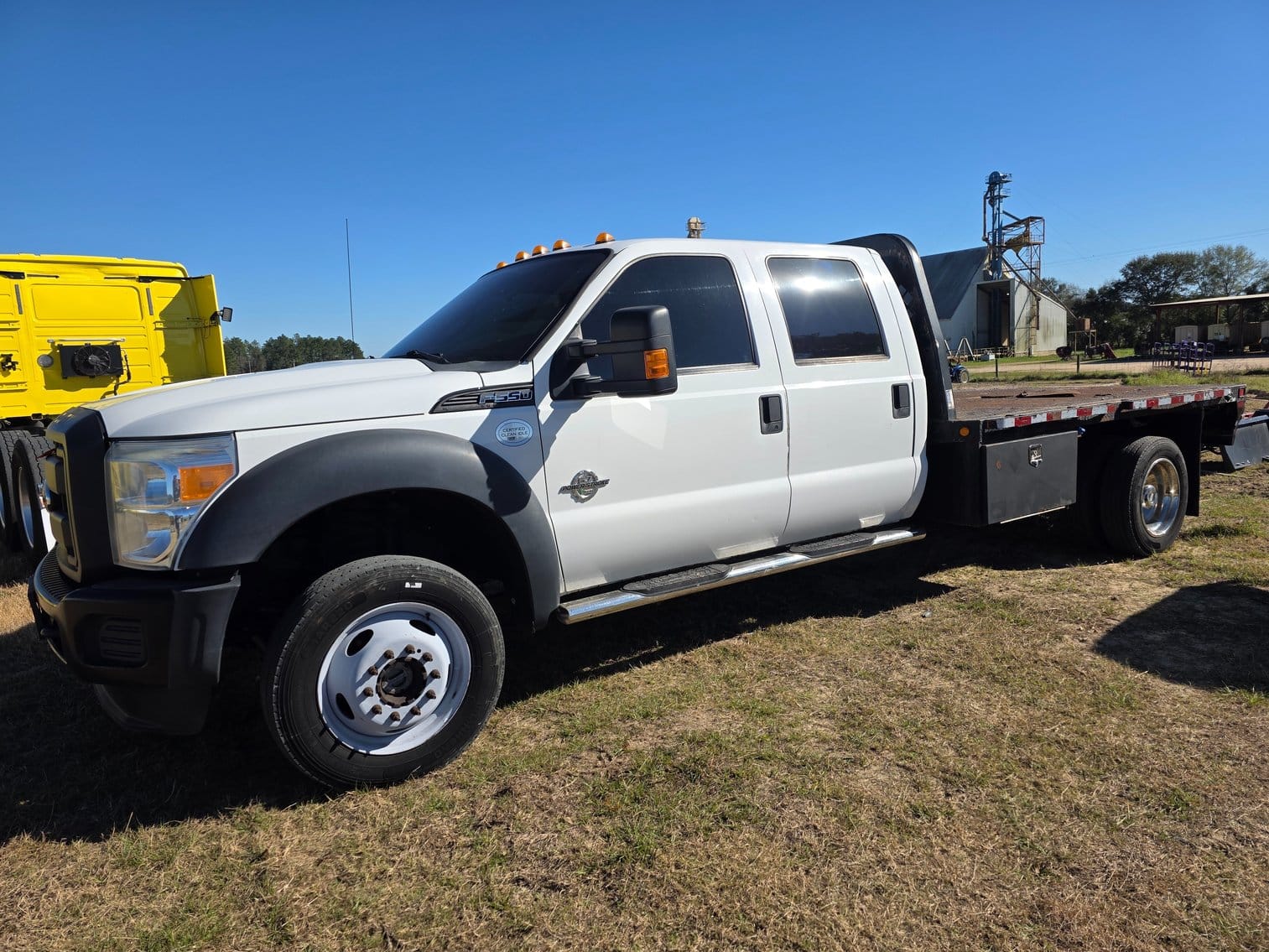 2012 Ford F-550 Equipment Image0