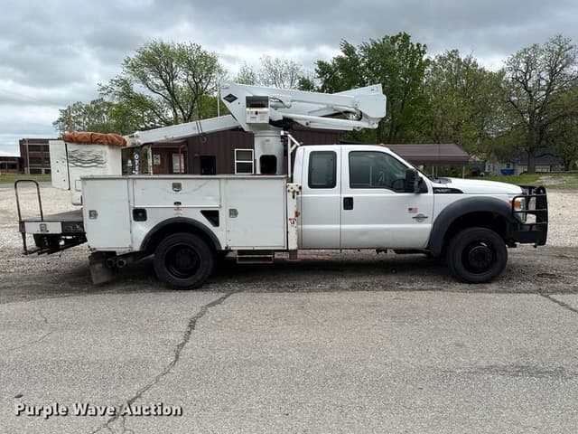 Image of Ford F-550 equipment image 3