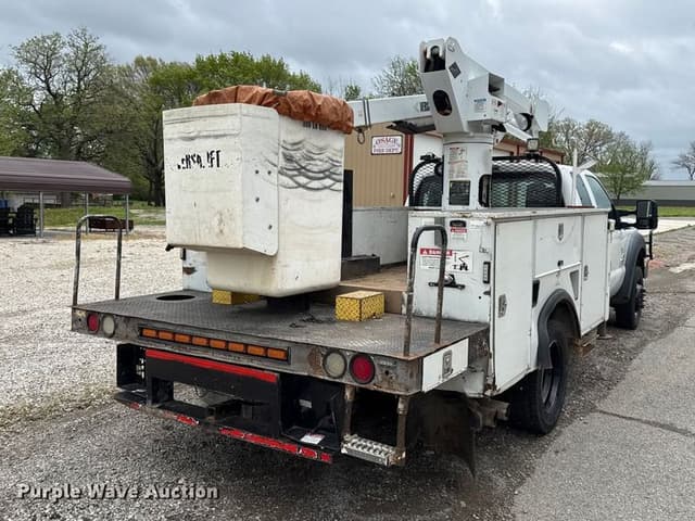 Image of Ford F-550 equipment image 4