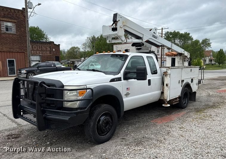 2012 Ford F-550 Equipment Image0