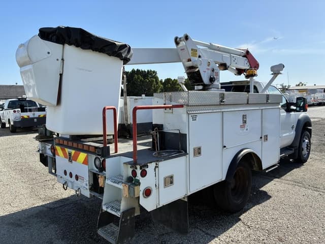 Image of Ford F-550 equipment image 2