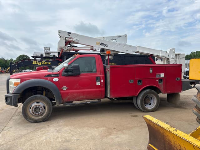 Image of Ford F-550 equipment image 3