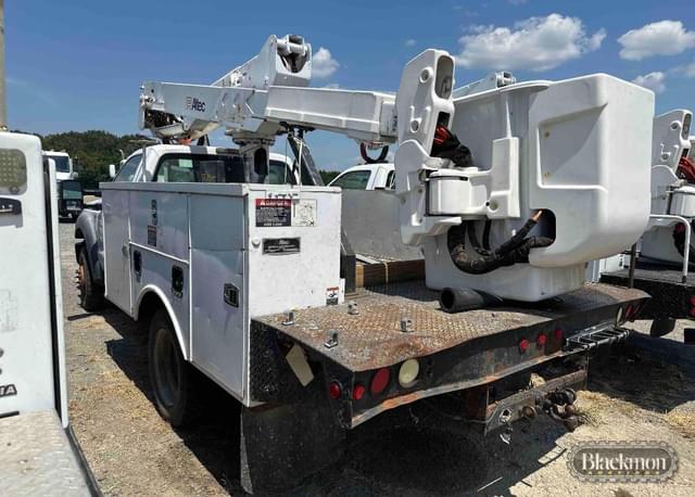 Image of Ford F-550 equipment image 3