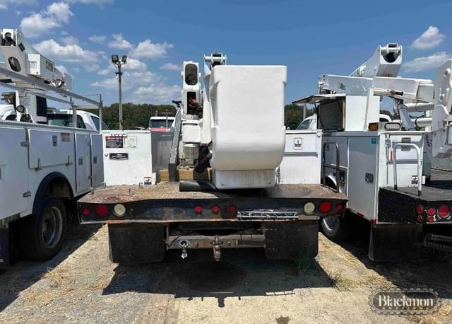 Image of Ford F-550 equipment image 4