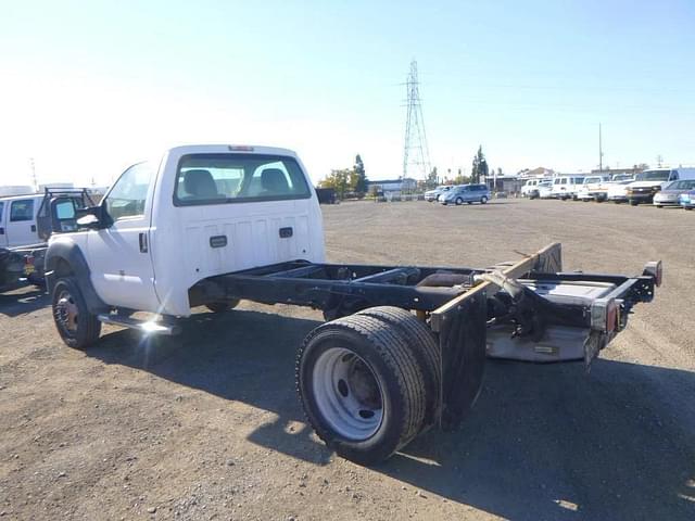 Image of Ford F-550 equipment image 3