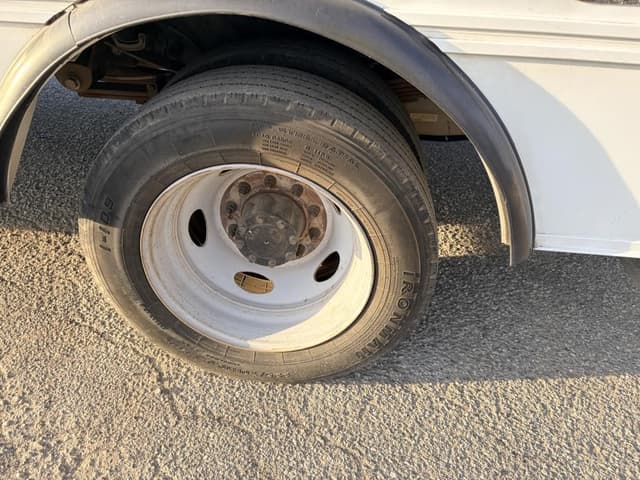 Image of Ford F-550 equipment image 4