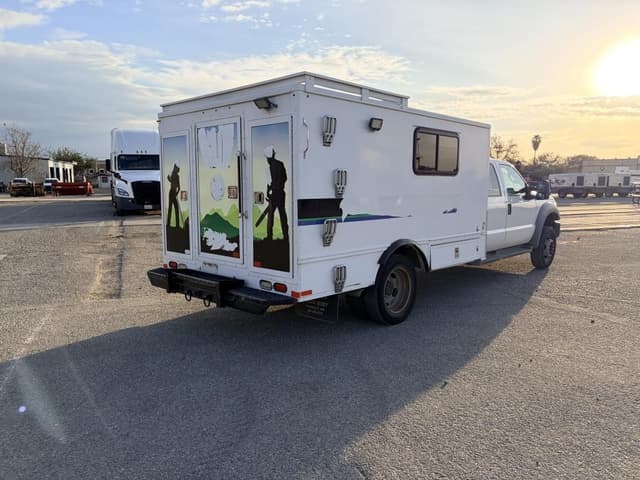 Image of Ford F-550 equipment image 2