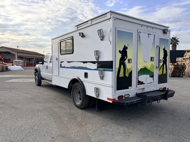 Image of Ford F-550 equipment image 3