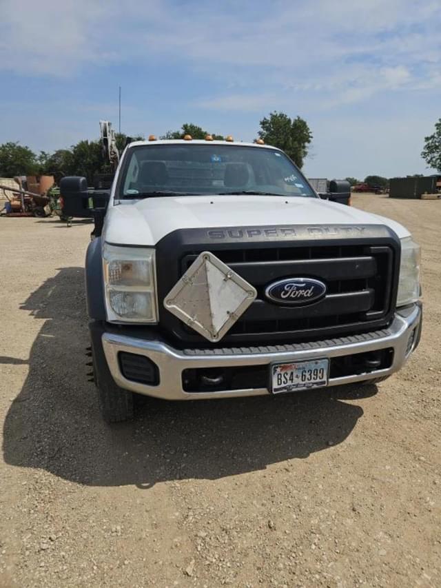 Image of Ford F-350 equipment image 2