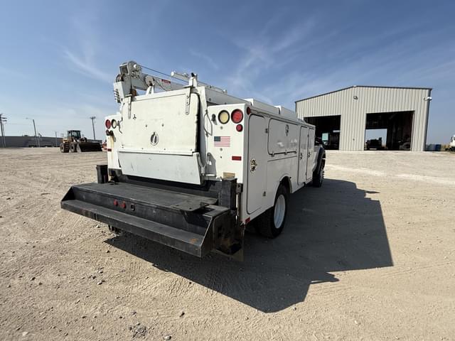 Image of Ford F-550 equipment image 4