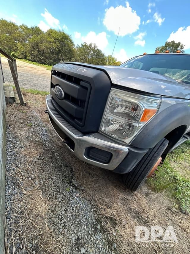 Image of Ford F-550 equipment image 1