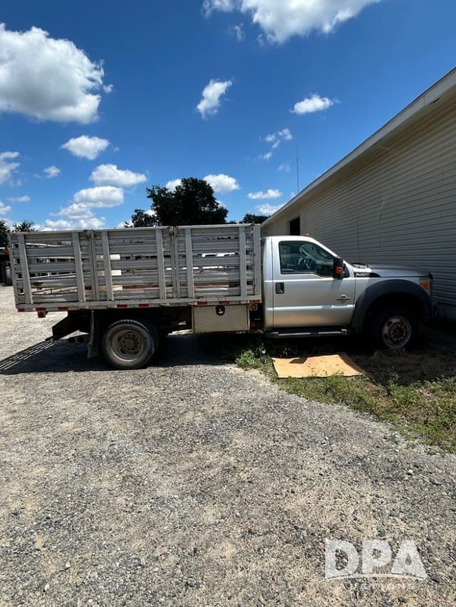 Image of Ford F-550 equipment image 3
