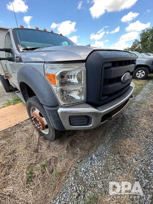 Image of Ford F-550 equipment image 2