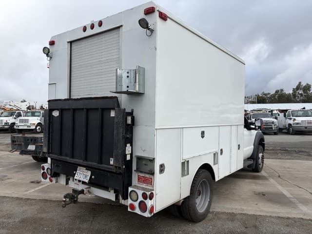 Image of Ford F-550 equipment image 2