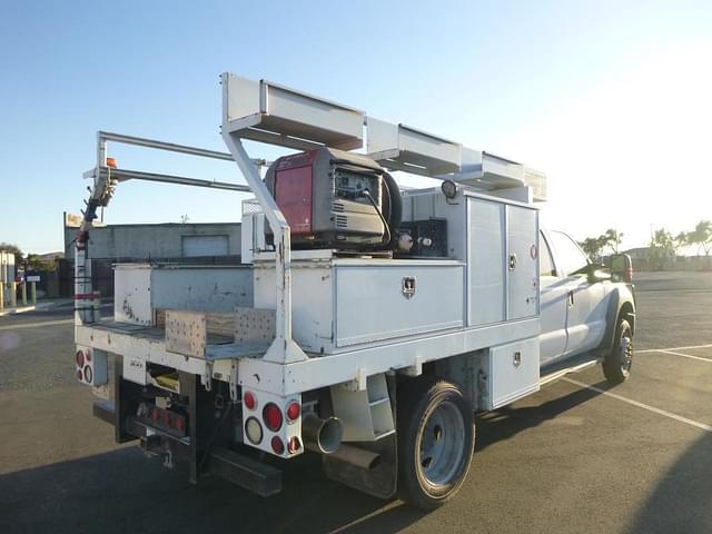 Image of Ford F-550 equipment image 2