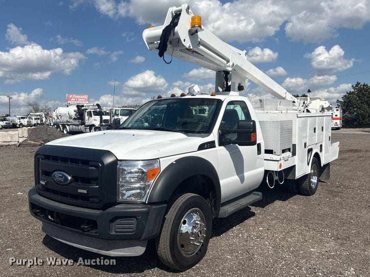 2012 Ford F-550 Equipment Image0