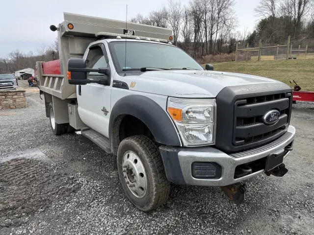 Image of Ford F-550 equipment image 2