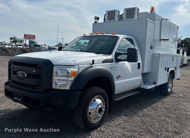 2012 Ford F-550 Equipment Image0