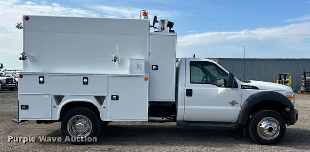 Image of Ford F-550 equipment image 3