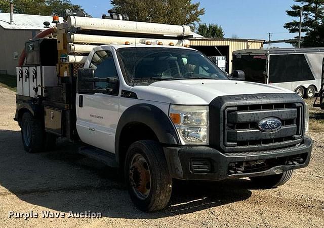 Image of Ford F-550 equipment image 2