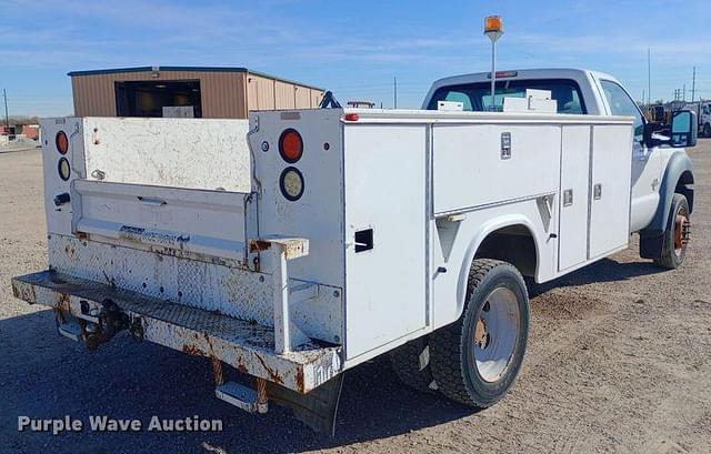 Image of Ford F-550 equipment image 4