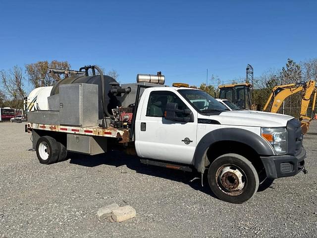 Image of Ford F-550 equipment image 3