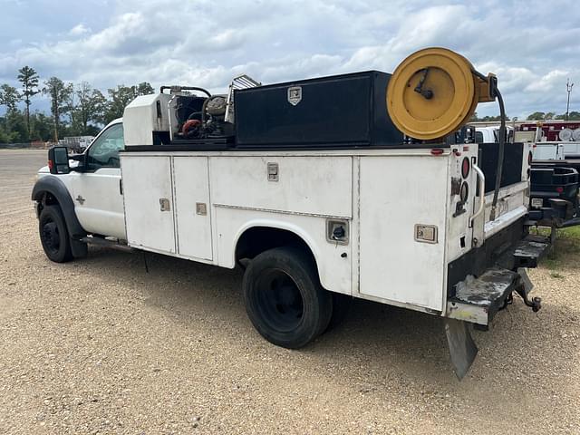 Image of Ford F-550 equipment image 1