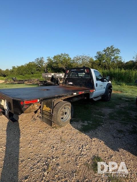 Image of Ford F-550 equipment image 2