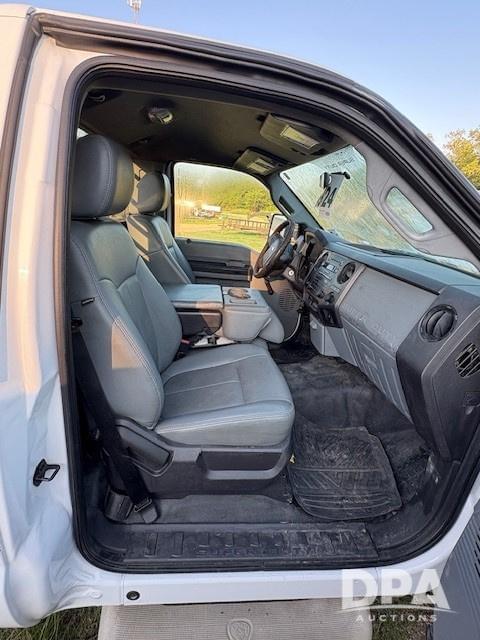 Image of Ford F-550 equipment image 3