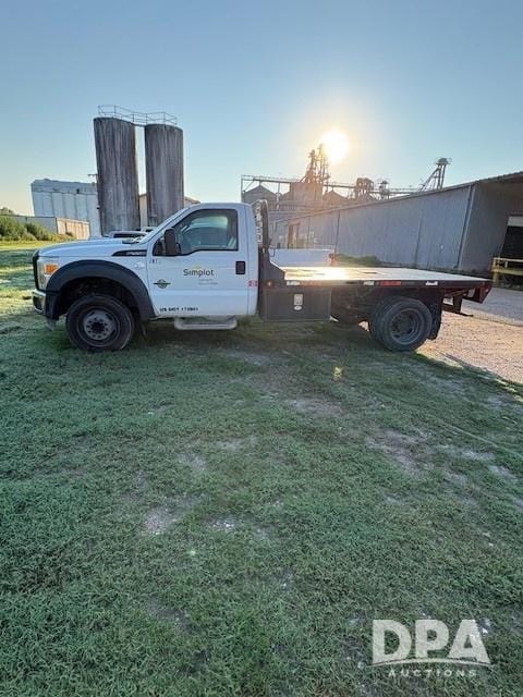 2012 Ford F-550 Equipment Image0