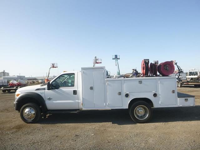Image of Ford F-550 equipment image 4