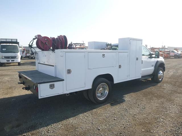 Image of Ford F-550 equipment image 2