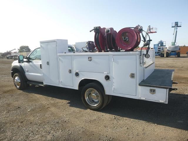 Image of Ford F-550 equipment image 3