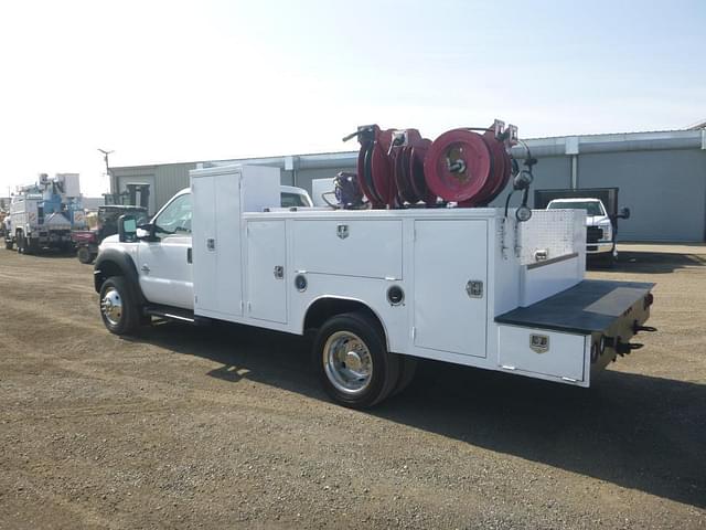 Image of Ford F-550 equipment image 3