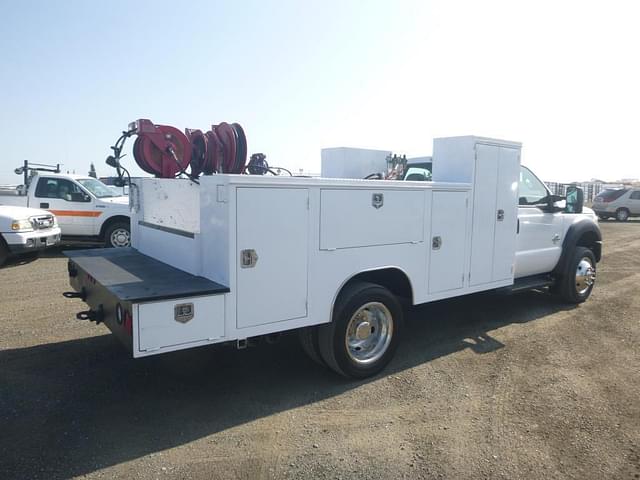 Image of Ford F-550 equipment image 2