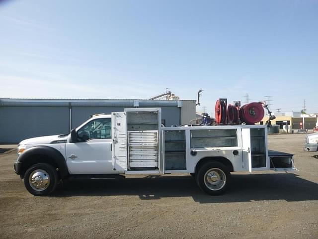 Image of Ford F-550 equipment image 4