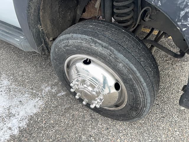 Image of Ford F-550 equipment image 2