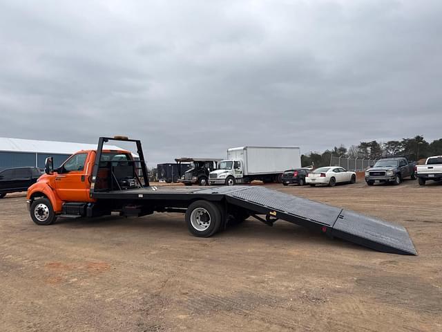 Image of Ford F-650 equipment image 3