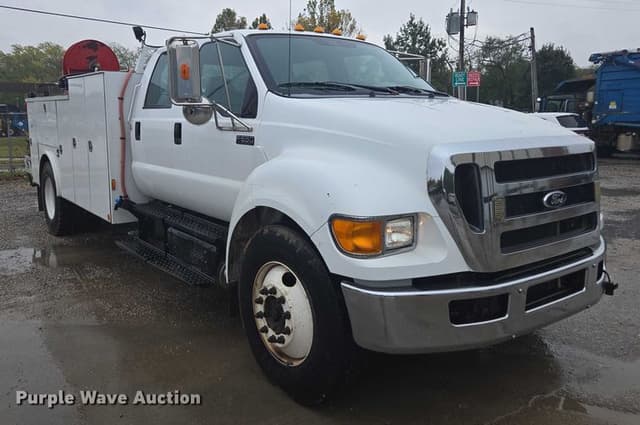 Image of Ford F-650 equipment image 2