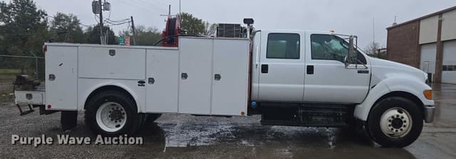 Image of Ford F-650 equipment image 3