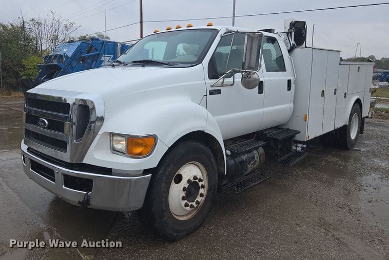2012 Ford F-650 Equipment Image0