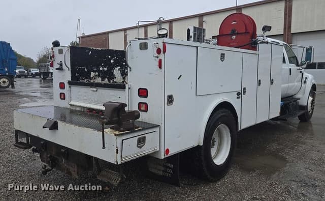 Image of Ford F-650 equipment image 4