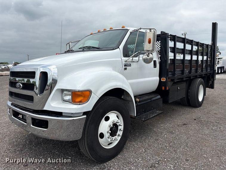 2012 Ford F-650 Equipment Image0