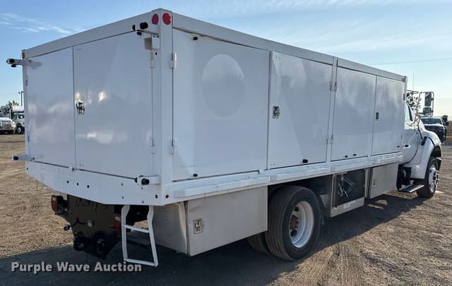 Image of Ford F-650 equipment image 4