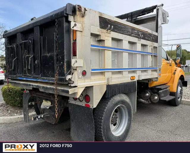 Image of Ford F-750 equipment image 2