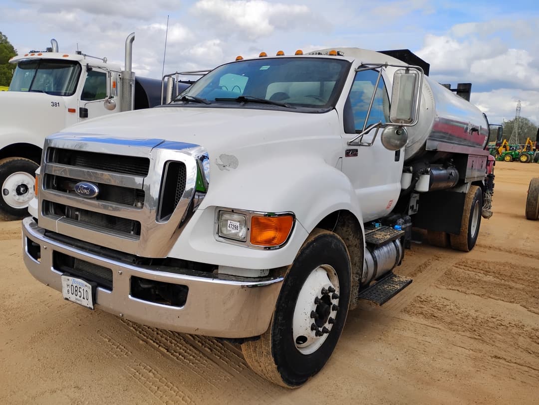 Image of Ford F-750 Primary image